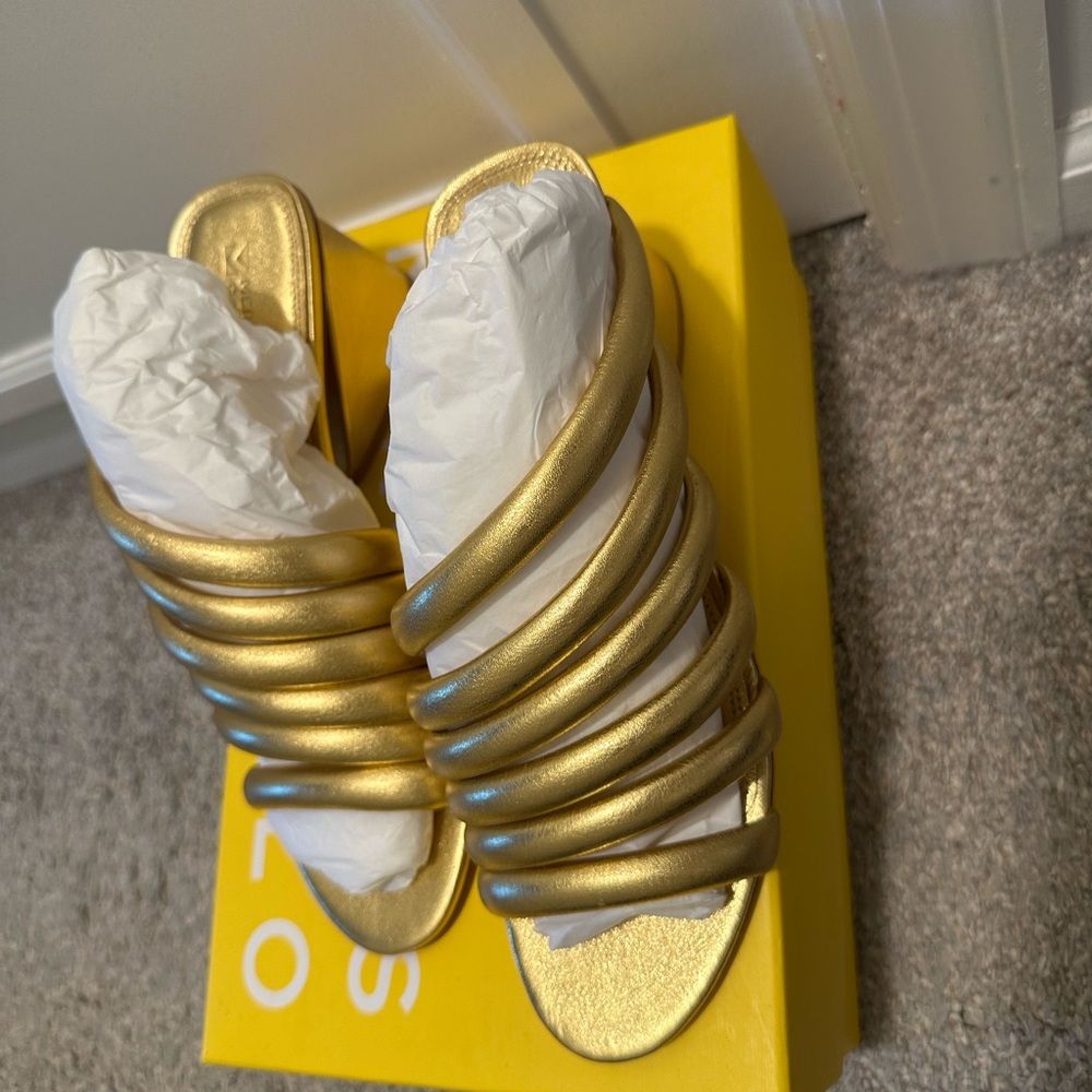 Mercedes Castillo Gold Metallic Izzie Heel Block Sandals - Picture 4 of 7